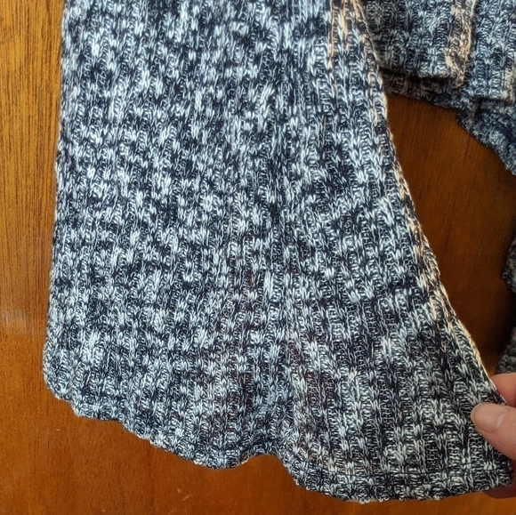 Blue Mint Sharkbite Black & White Sweater - Picture 4 of 6